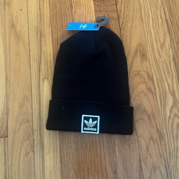 Adidas boys black beanie- NWT - Picture 1 of 3